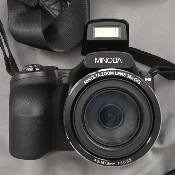 MINOLTA MN35Z DIGITAL CAMERA